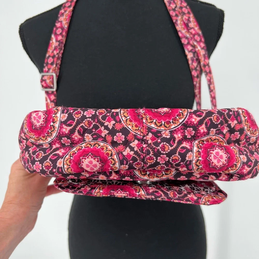 VERA BRADLEY CROSSBODY RASPBERRY MEDALLION‎ CARSON BAG CLASSIC VIBRANT QUILTED